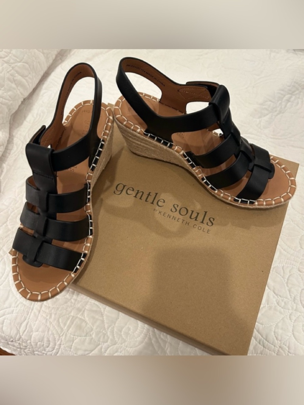 Kenneth Cole GENTLE SOULS
CAPELIN LEATHER ESPADRILLE WEDGE 8